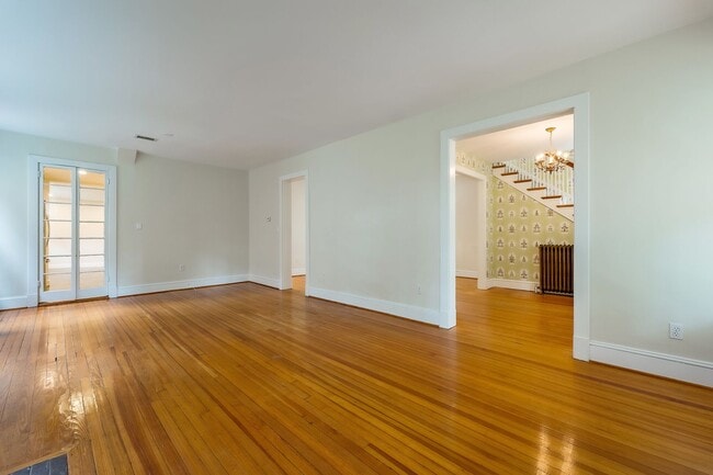 Building Photo - Classic Chevy Chase Charm in NW DC Availab...