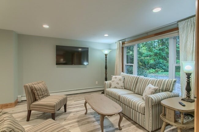 Building Photo - 291 Old Dunstable Rd