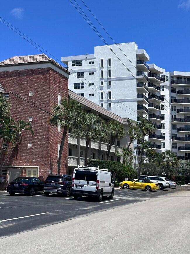 Building Photo - 3121 NE 51st St