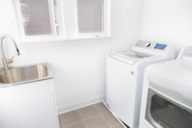 Building Photo - 6971 Pickett Pl