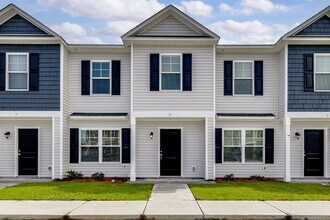 Building Photo - 3 Bed 2.5 Bath, Multiple Townhomes Units A...