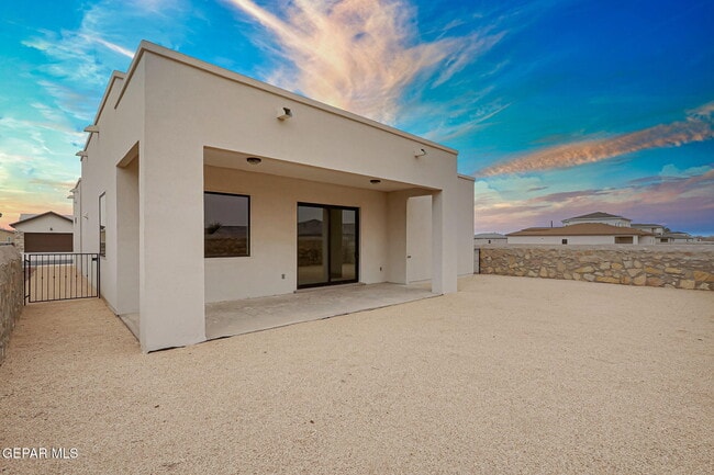 Building Photo - 972 Aqueduct Ave