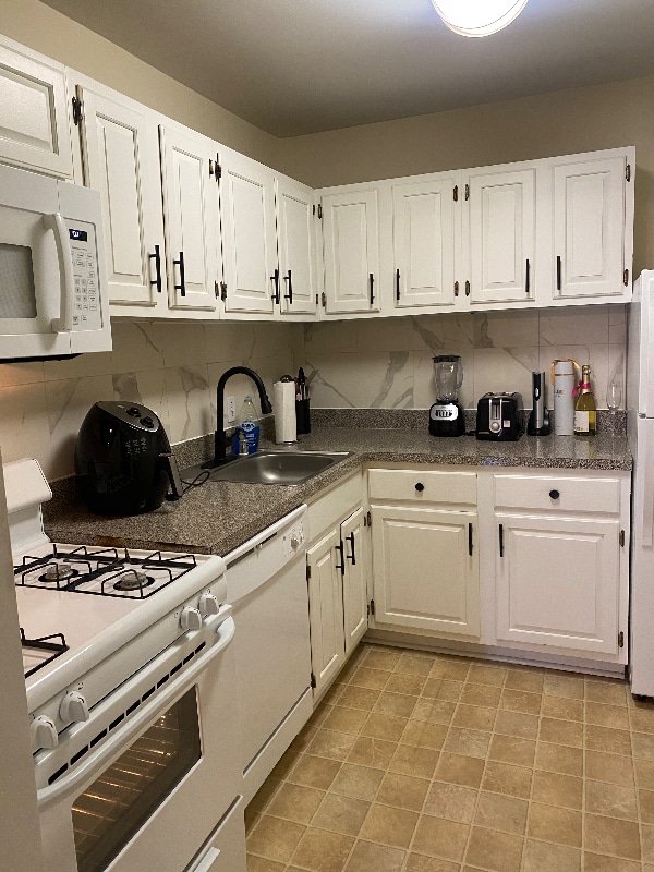 Building Photo - 10564 Twin Rivers Rd