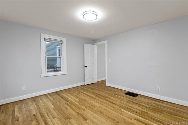 Building Photo - 183 Bradley St