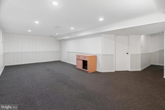 Building Photo - 5205 Saratoga Ave