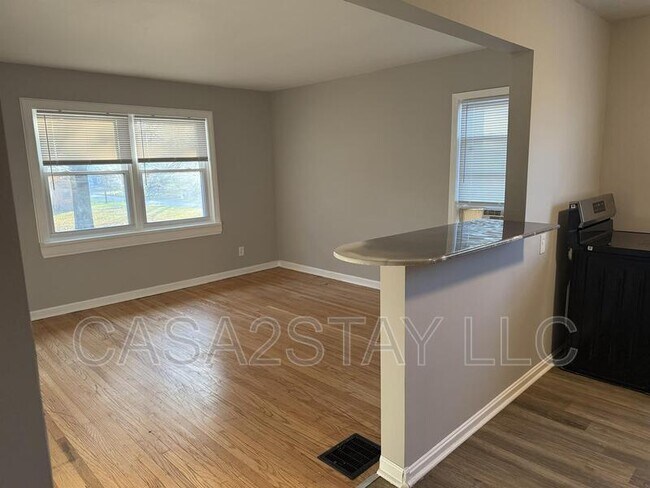 Building Photo - 1607 Algonquin Pkwy