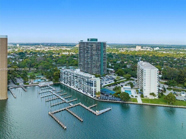 Building Photo - 780 NE 69th St