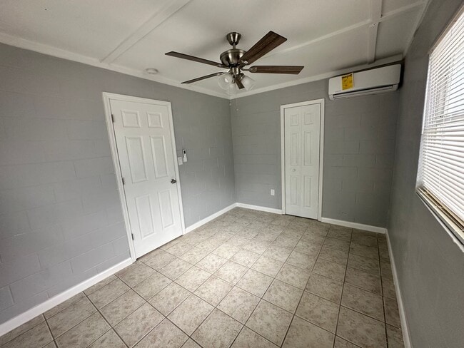 Building Photo - Stinson