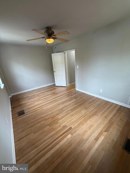 Building Photo - 229 Endsleigh Ave