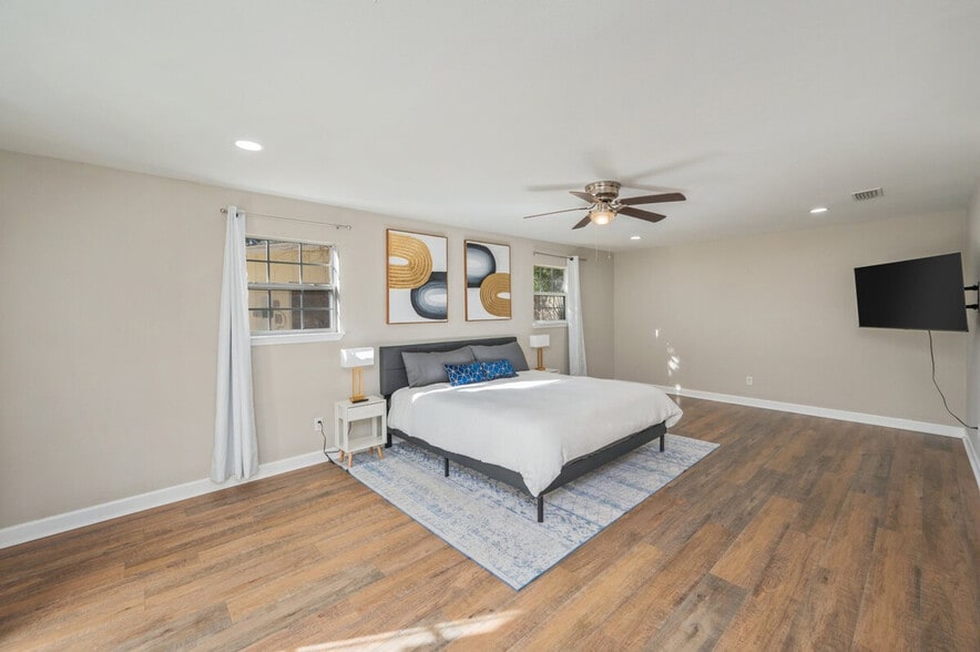 Building Photo - 130 N Lorraine Dr