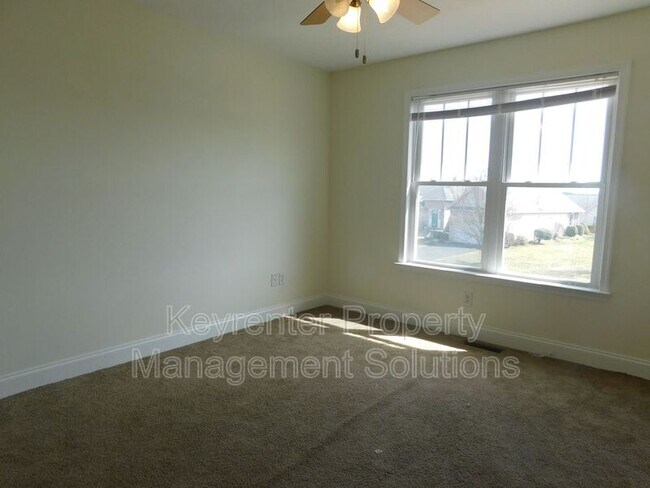 Building Photo - 20 Enchanted View Cir