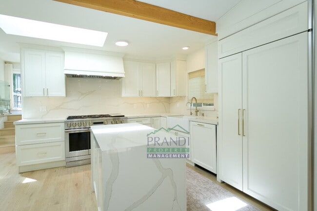 Building Photo - 49 Locust Ave