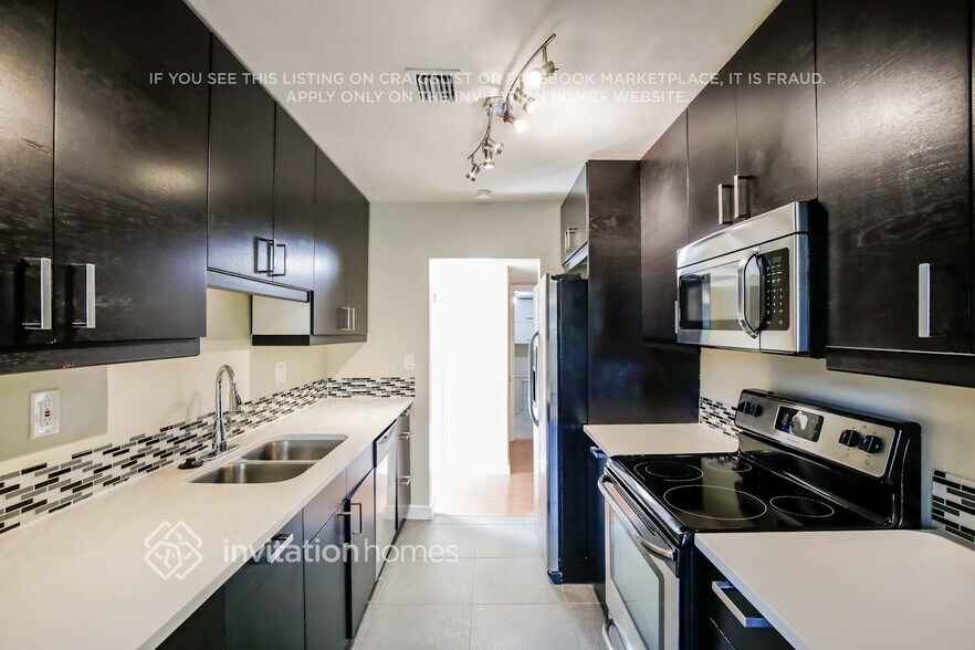 Building Photo - 4707 Holly Dr