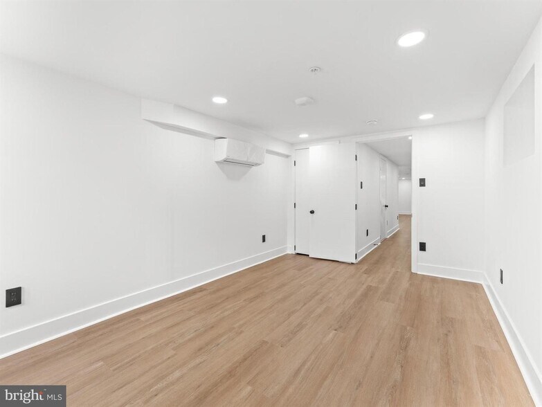 Building Photo - 4927 Catharine St