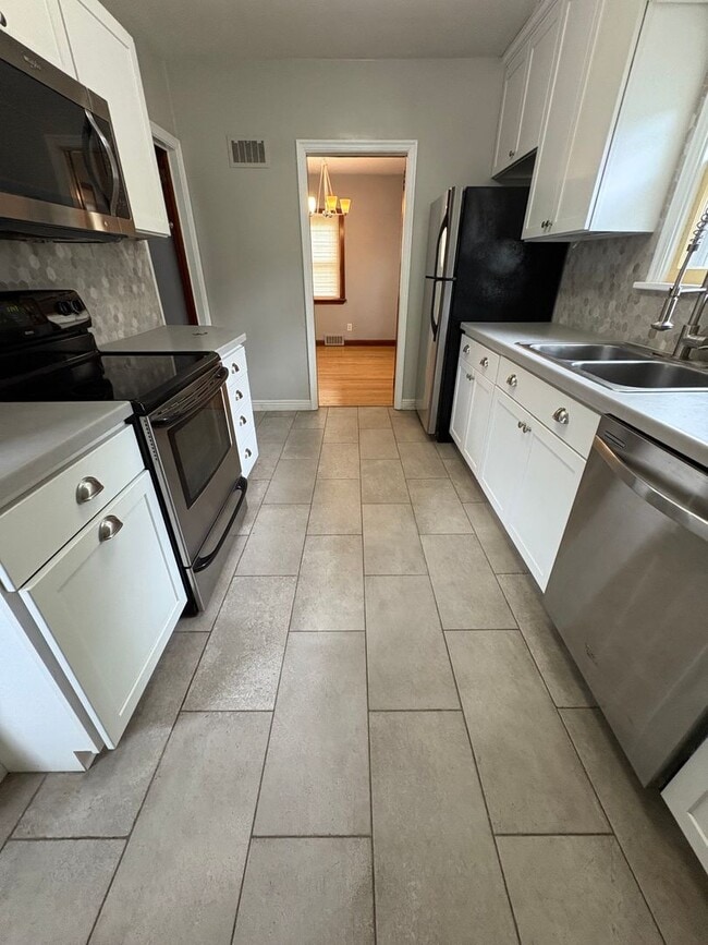 Building Photo - 3 Bedroom 1 Bath Single Family Home