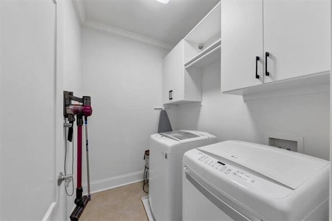 Building Photo - 4222 Rickenbacker Dr NE