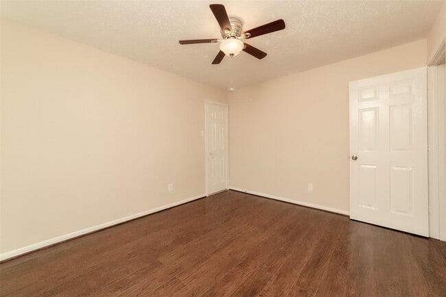 Building Photo - 1727 Park Forest Dr