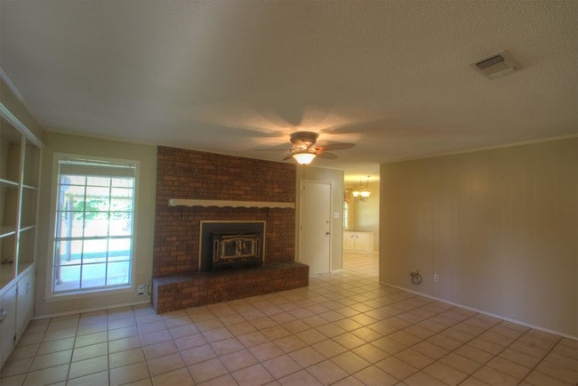 Building Photo - 303 Clements Rd