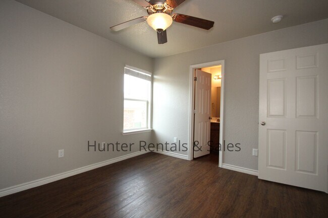 Building Photo - Luxury Duplex Close to Texas A&M-Central Texas