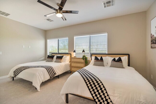 Building Photo - 16601 N Parkview Pl