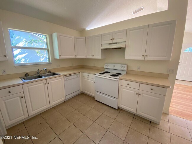 Building Photo - 908 Helen St