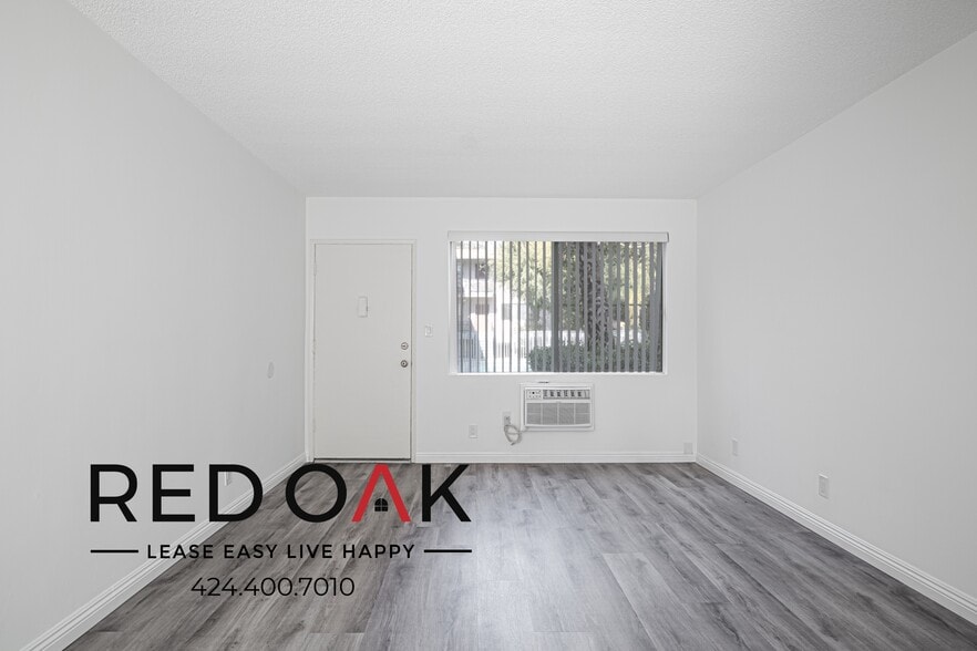Building Photo - 12737 Moorpark St