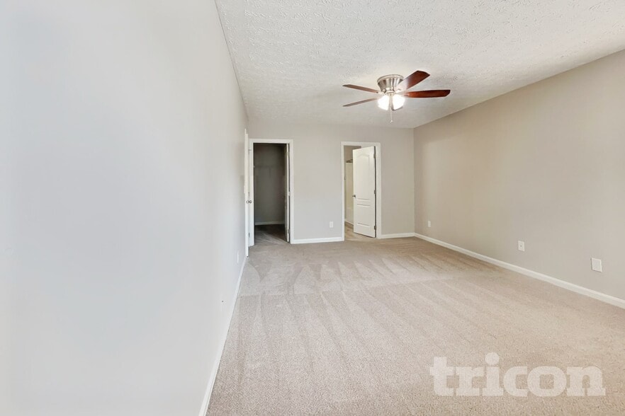 Building Photo - 1829 Elkpark Dr