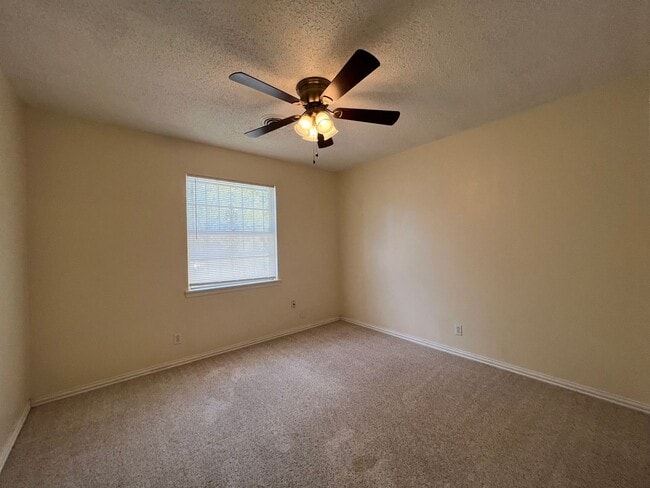 Building Photo - 1303 Redondo Dr