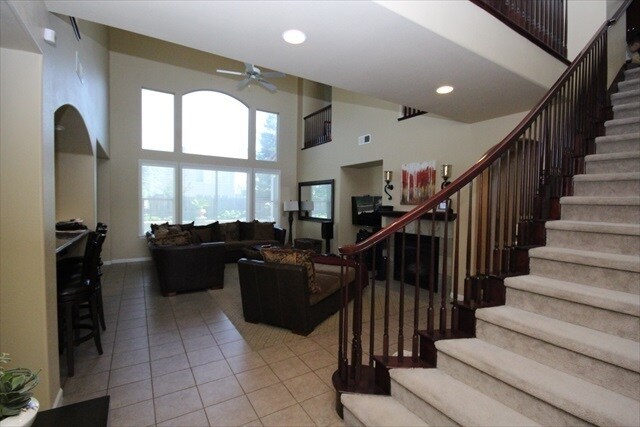 Building Photo - Gorgeous Home In the Desired Chesapeake Neighborhood