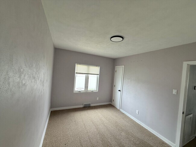 Building Photo - 1830 Laubach Ave