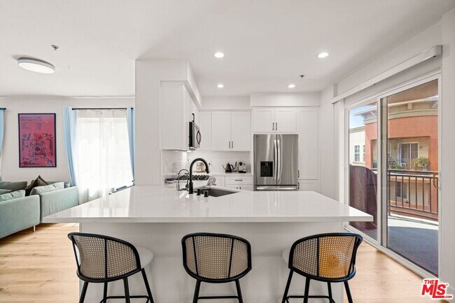 Building Photo - 6020 S Seabluff Dr