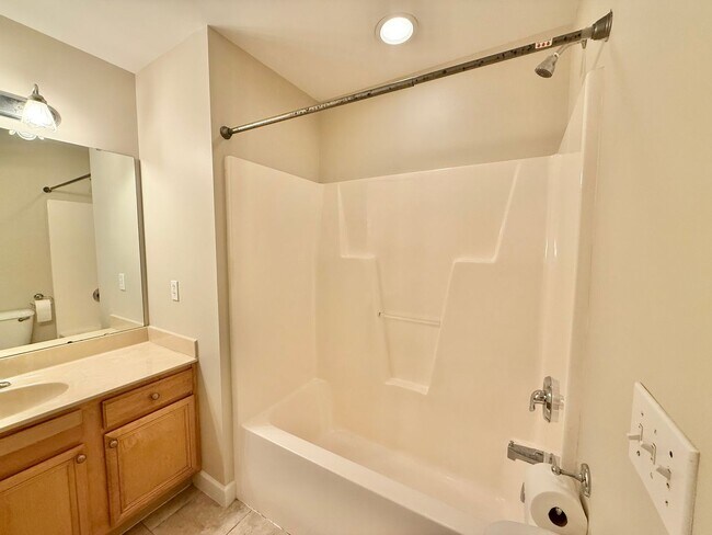 Building Photo - Gorgeous 3BD, 2.5BA Raleigh Townhome in a ...