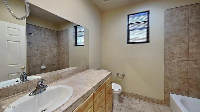 Building Photo - 3002 E Jeanette Ct