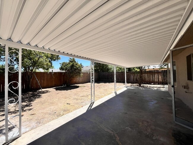 Building Photo - 5337 W Richert Ave