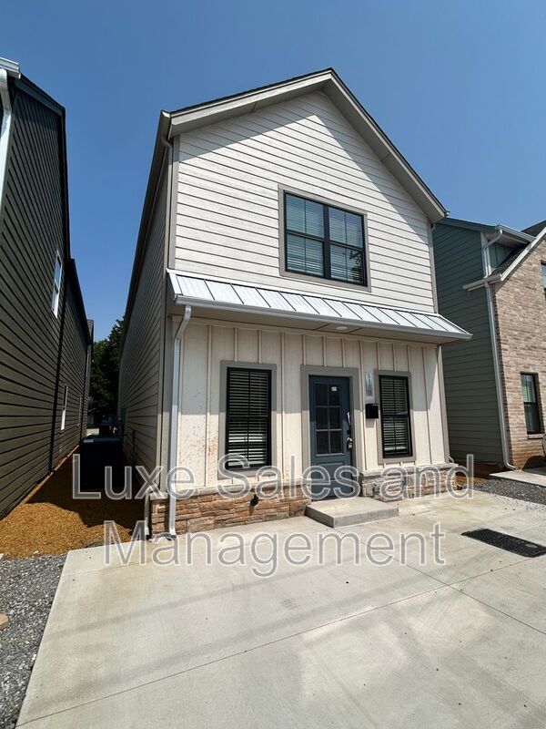 Building Photo - 614 W 2nd St