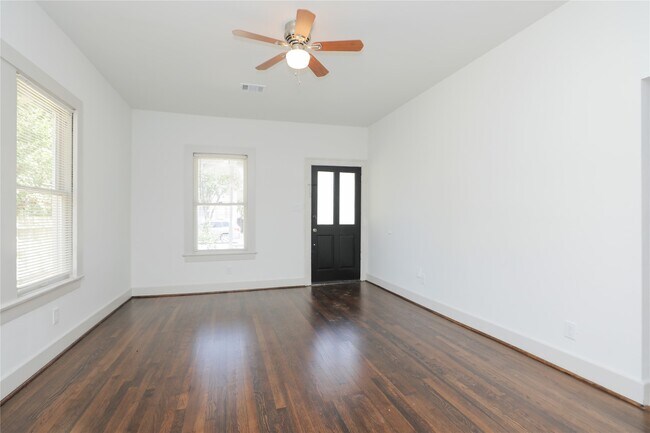 Building Photo - 1244 W 21st St
