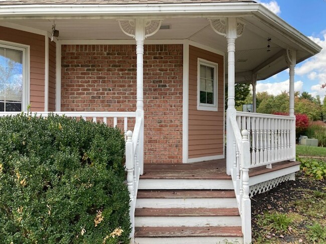 Building Photo - 4 Bedroom Victorian Charm in the Heart of ...