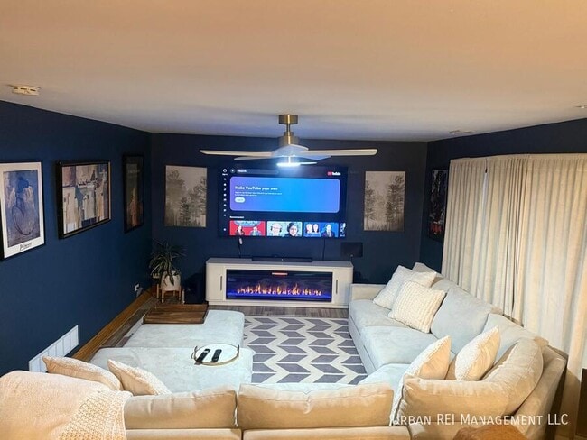 Building Photo - 1951 Spinnaker Ct