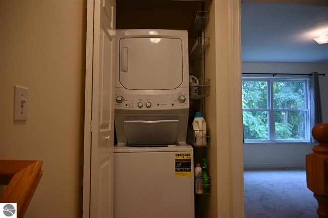 Building Photo - 713 Lake Ave