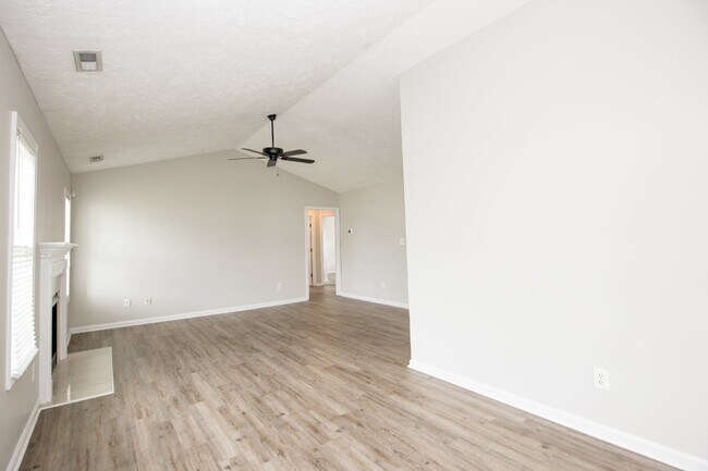 Building Photo - Charming 3 Bed, 2 Bath Rental Home in Raeford, NC - Don't Miss Out!