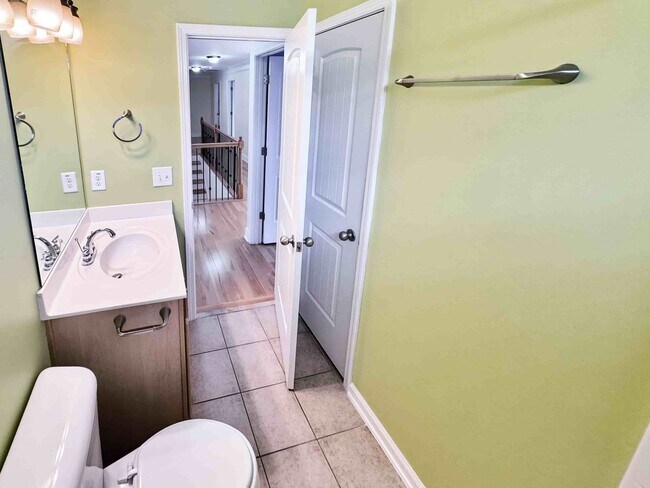 Building Photo - 6BR, 4BA, In-Law Suite