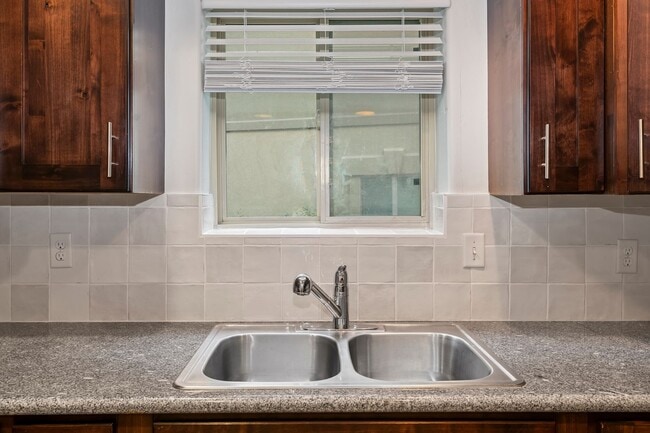 Building Photo - Exceptional Apartment Living in Boise’s North End