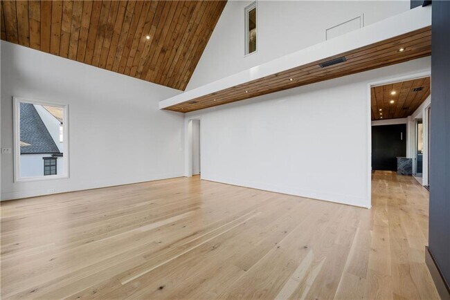 Building Photo - 1033 Reeder Cir NE