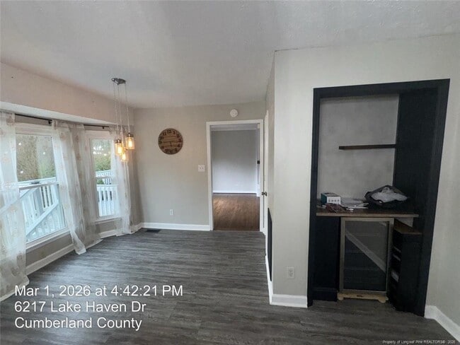 Building Photo - 6217 Lakehaven Dr