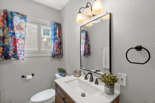 Building Photo - 748 N 34th St