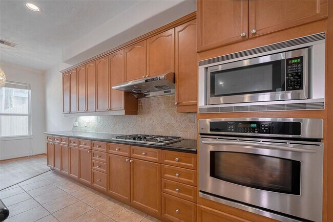 Building Photo - 5338 Fayette St