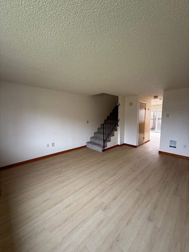 Building Photo - 2208 Wilson Ave