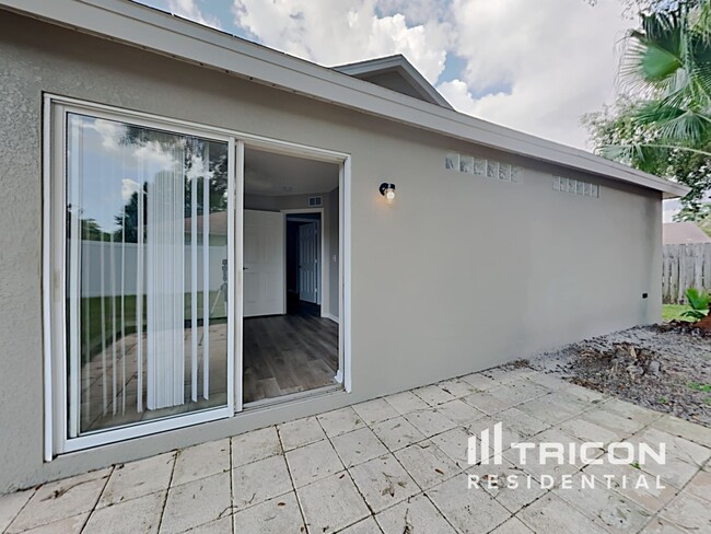 Building Photo - 8704 Persea Ct