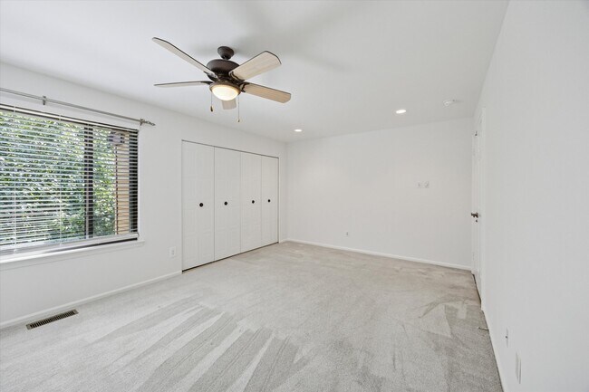 Building Photo - 128 Granite Hill Ct