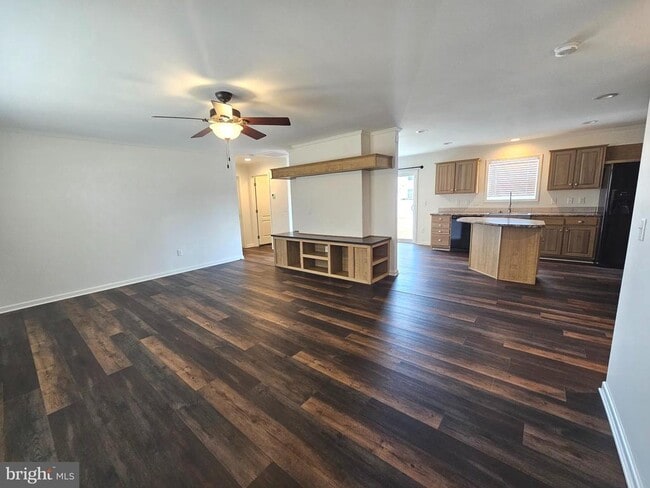 Building Photo - 86 Metz Dr